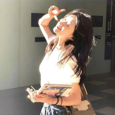 小犬与女孩海报
